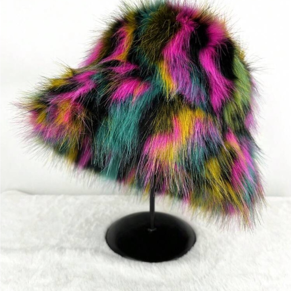 Fur hat taste the rainbow - Picture 4 of 6